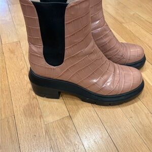 Stuart Weitzman Norah Chelsea croc stamped leather boots 8.5